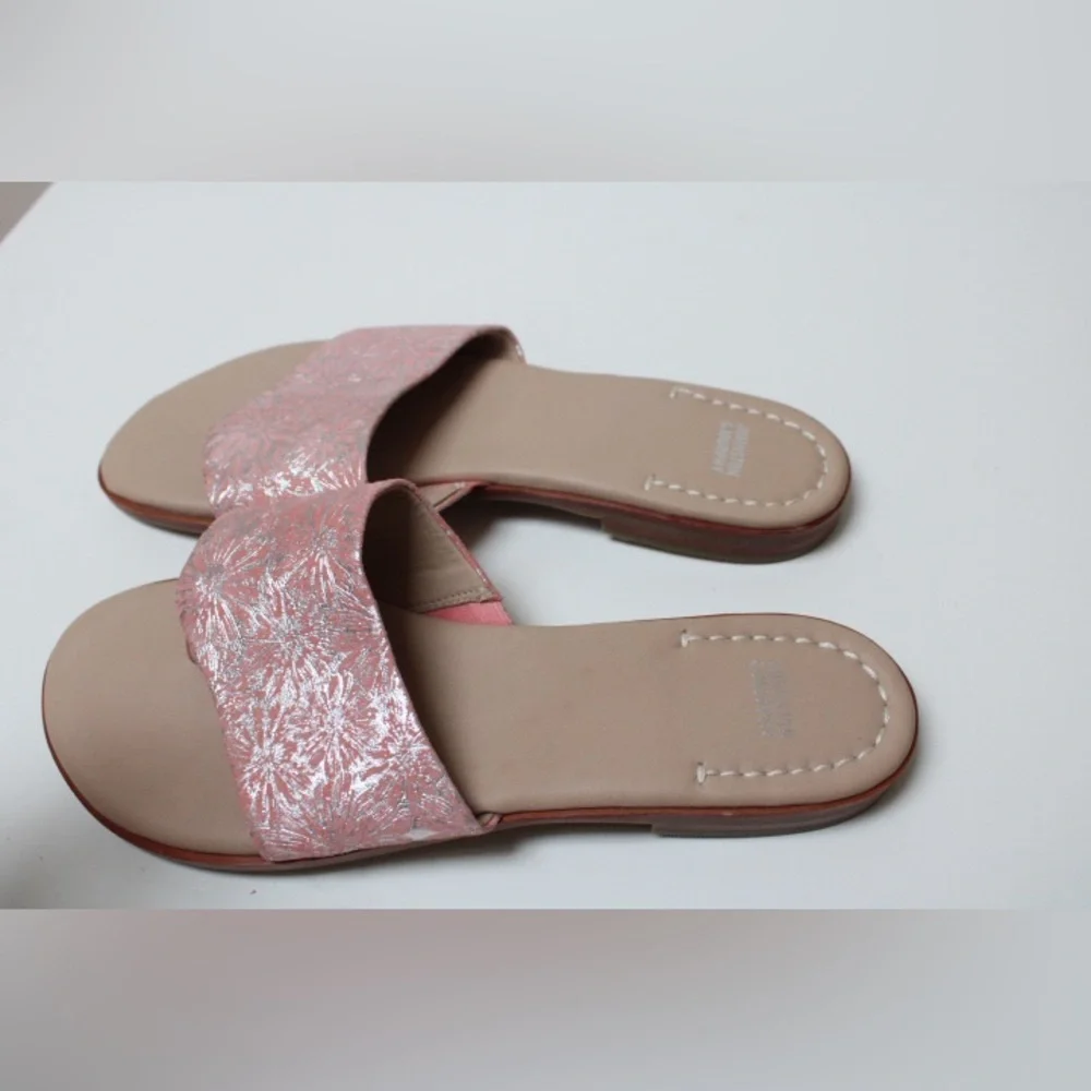 NWOT Johnston & Murphy pink embossed sandals